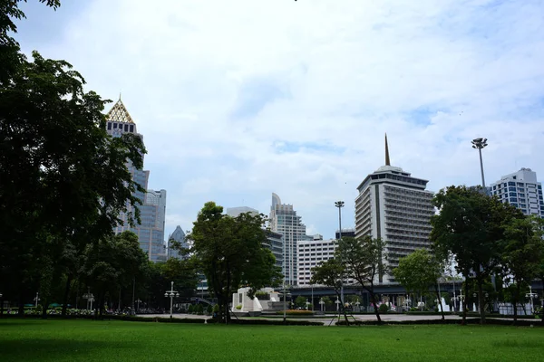 Visitantes Centro Cidade Edifícios Altos Banguecoque Partir Parque Setembro 2018 — Fotografia de Stock