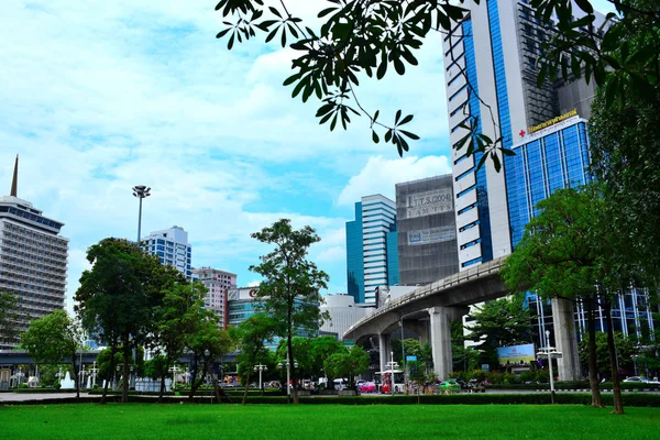 Şehir Merkezi ve yüksek binaların Bangkok ziyaretçilere Park üzerinde 20 Eylül 2018.
