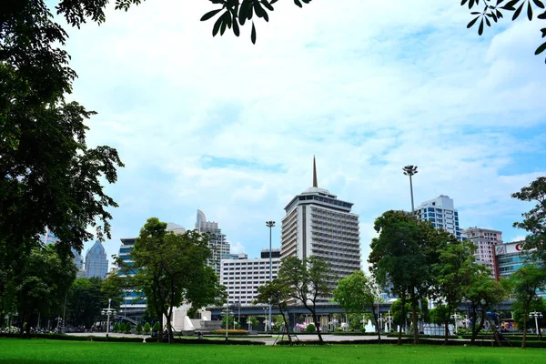 Şehir Merkezi ve yüksek binaların Bangkok ziyaretçilere Park üzerinde 20 Eylül 2018.