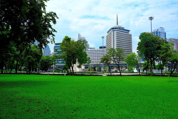 Besucher Der Innenstadt Und Hochhäuser Bangkok Aus Dem Park September — Stockfoto