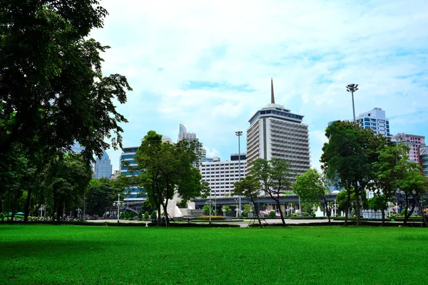Visitors Downtown High Rise Buildings Bangkok Park September 2018 — Stock Photo, Image