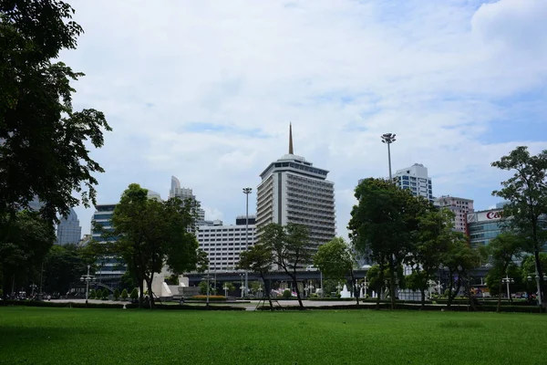 Visitantes Centro Cidade Edifícios Altos Banguecoque Partir Parque Setembro 2018 — Fotografia de Stock
