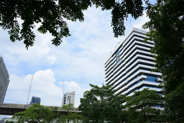 Şehir Merkezi ve yüksek binaların Bangkok ziyaretçilere Park üzerinde 20 Eylül 2018.