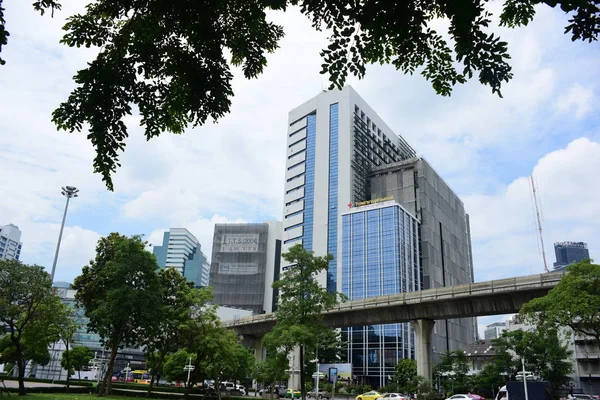 Besökare Till Centrum Och Höga Byggnader Bangkok Från Parken September — Stockfoto