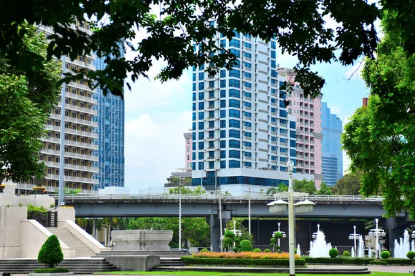 Visitantes Centro Cidade Edifícios Altos Banguecoque Partir Parque Setembro 2018 — Fotografia de Stock