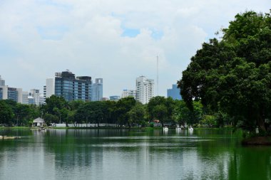 Şehir Merkezi ve yüksek binaların Bangkok ziyaretçilere Park üzerinde 20 Eylül 2018.