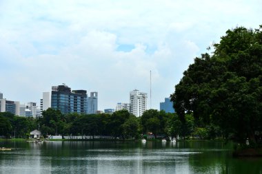 Şehir Merkezi ve yüksek binaların Bangkok ziyaretçilere Park üzerinde 20 Eylül 2018.