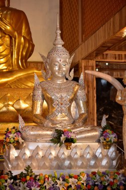 eski altın Budist Tapınağı Bangkok, bir Budist Tapınağı içinde Thailand.shrine. Tayland açık gökyüzü ile güzel bir tapınak. Tapınak yıllardır benzersiz Tay tarzı ile önce yapıldı.