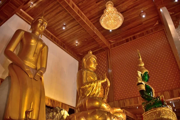 Stary Złoty Buddysta Rozciągacz Bangkok Thailand Shrine Wewnątrz Świątyni Buddyjskiej — Zdjęcie stockowe