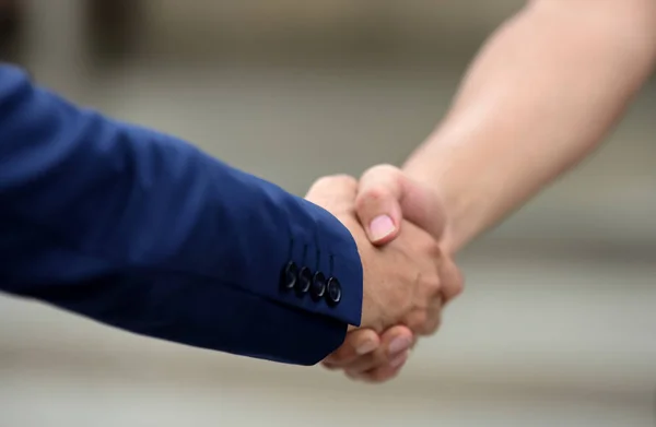 Affärsmän Skakar Hand Nära Håll — Stockfoto