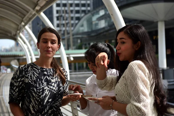 Des Amis Sont Réunis Pour Rencontrer Rendez Vous Exprimé Joie — Photo