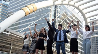 Şehir merkezinde başarılı bir iş ekibi.