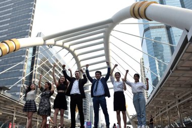 Şehir merkezinde başarılı bir iş ekibi.