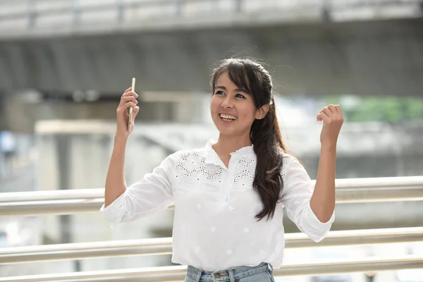 Feliz Joven Mujer Asiática —  Fotos de Stock