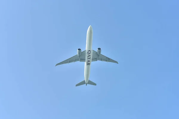 Letadlo Letící Modré Obloze — Stock fotografie