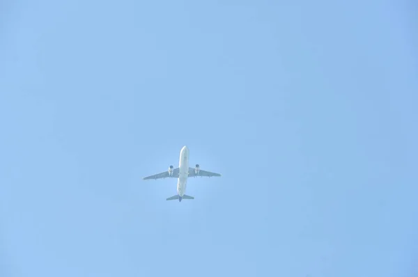 Pesawat Terbang Langit Biru — Stok Foto