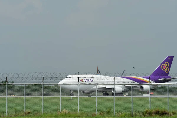 Avión Grande Aeropuerto Moderno — Foto de Stock