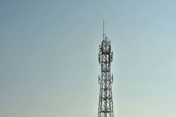 Wireless Communication Antenna Sunrise Bright Sky Telecommunication Tower Antennas Orange — Stock Photo, Image