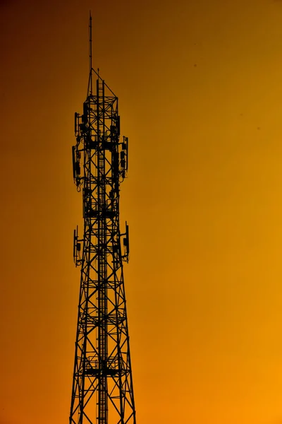 Torre Transmissão Fundo Céu Laranja — Fotografia de Stock