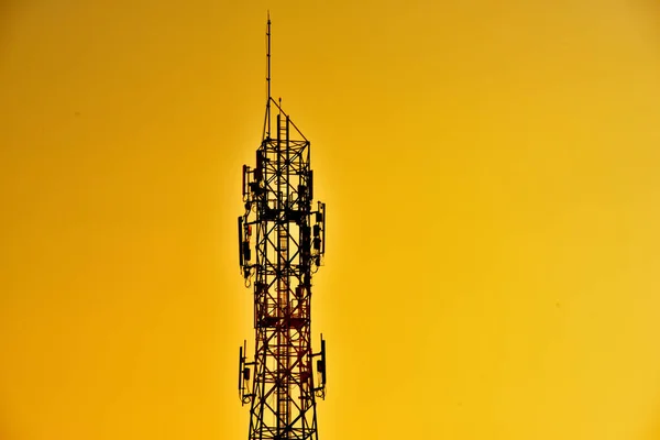Vysílací Věž Oranžové Obloze Pozadí — Stock fotografie