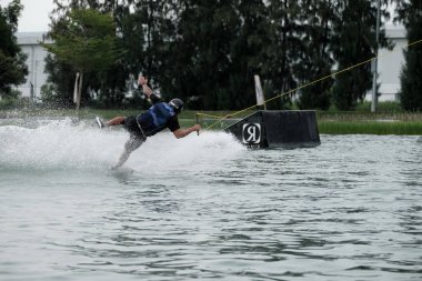 Tayland - 07 Ekim 2018: Nehirde Wakeboard yarışması