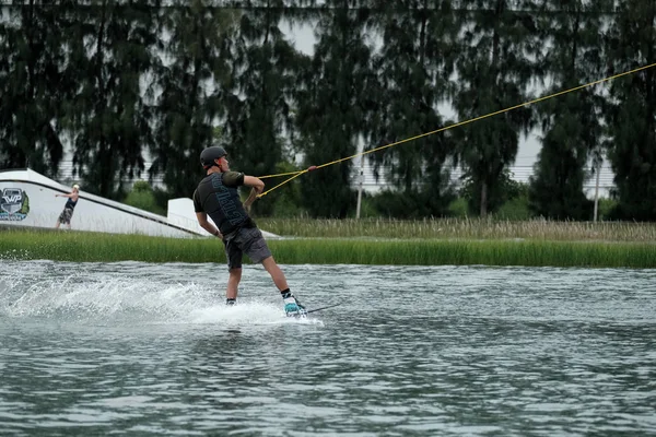 Wakeboarder Practica Para Prepararte Para Campeonato Mundial Wakeboarding School Pathumthani —  Fotos de Stock