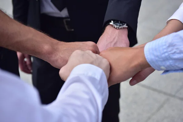 Business Team Skakande Händer Nära Håll — Stockfoto