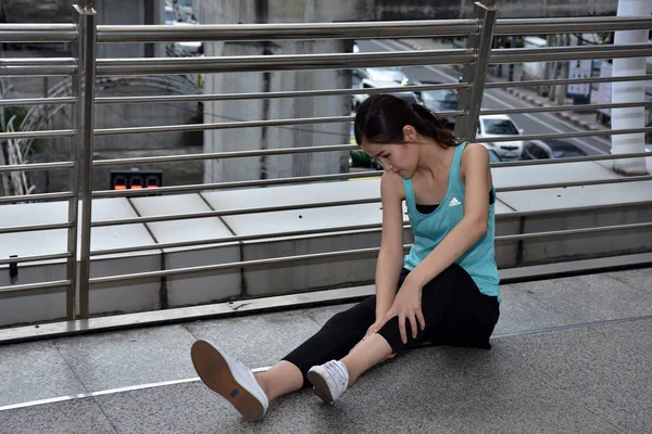 Sports Woman Exercising City Downtown — Stock Photo, Image