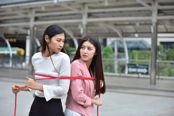 ロープで結ばれたアジアの女性 — ストック写真
