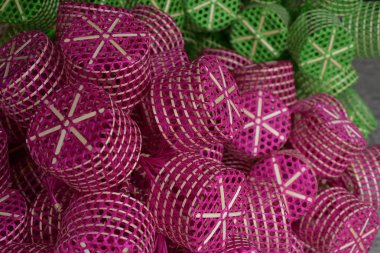 Marketteki Noel süsleri kapanıyor.