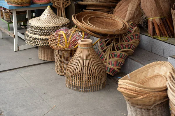 Cestini Legno Nel Mercato Vicino — Foto Stock