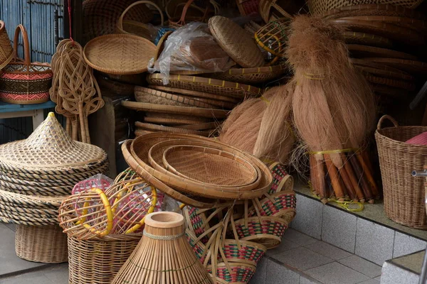 Cestini Legno Nel Mercato Vicino — Foto Stock