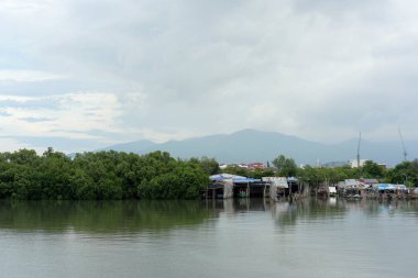 Gündüz deniz manzaralı
