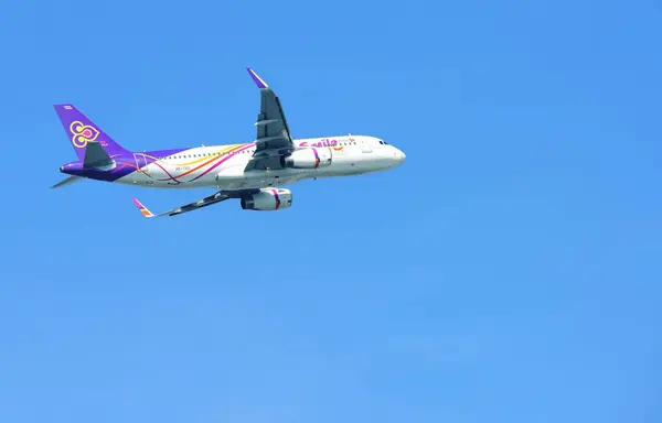 Avión Volando Cielo Azul — Foto de Stock