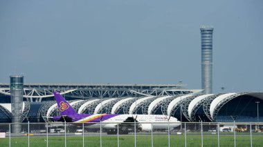 Bangkok, Tayland -09 Eylül 2018 - Tay Airways uçuşları Suvarnabhumi Uluslararası Havaalanı'nda bu ülkenin ana Havaalanı.
