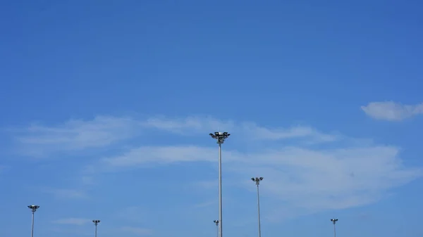 Lampes Sur Fond Bleu Ciel — Photo