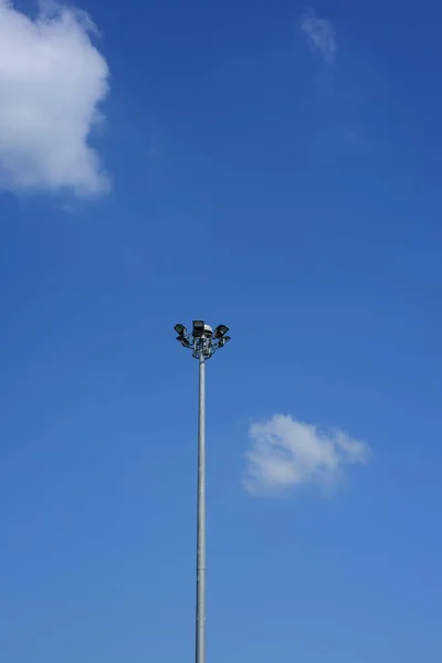 Лампы Голубом Фоне Неба — стоковое фото