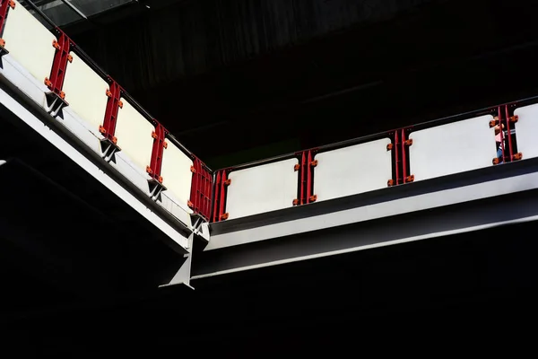 Télévision Dans Une Cage à Oiseaux Photographie Nito103