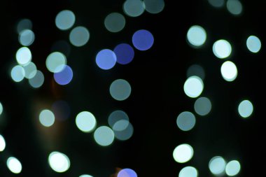 Soyut Mavi bulanık ve gümüş pırıltılı Parlatıcı ampul arka plan: bulanıklık Noel duvar kağıdı dekorasyon concept.christmas ışık gece, soyut dairesel bokeh background.bokeh ışıklar ışıklar .