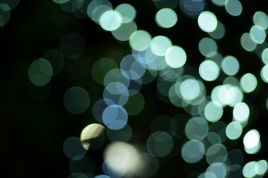 Soyut Mavi bulanık ve gümüş pırıltılı Parlatıcı ampul arka plan: bulanıklık Noel duvar kağıdı dekorasyon concept.christmas ışık gece, soyut dairesel bokeh background.bokeh ışıklar ışıklar .