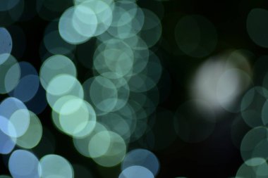 Soyut Mavi bulanık ve gümüş pırıltılı Parlatıcı ampul arka plan: bulanıklık Noel duvar kağıdı dekorasyon concept.christmas ışık gece, soyut dairesel bokeh background.bokeh ışıklar ışıklar .