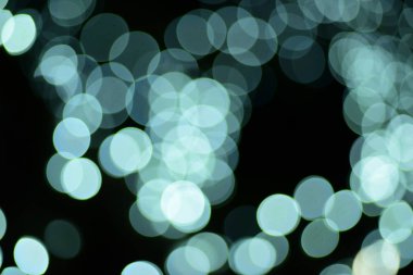 Soyut Mavi bulanık ve gümüş pırıltılı Parlatıcı ampul arka plan: Noel duvar kağıdı dekorasyon concept.christmas ışık gece, soyut dairesel bokeh arka plan bulanıklık ışıklar