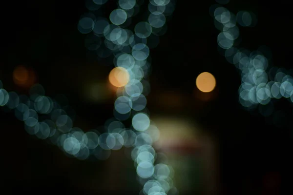 Abstraktní Rozmazané Modré Stříbrné Třpytivé Žárovky Svítí Světla Rozostření Pozadí — Stock fotografie