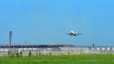 Suvarnabhumi Uluslararası Havaalanı, Tayland, at varış turist otel 9 Ekim 2018 binmeden önce çeşitli taşıyıcılar bir göz atın.