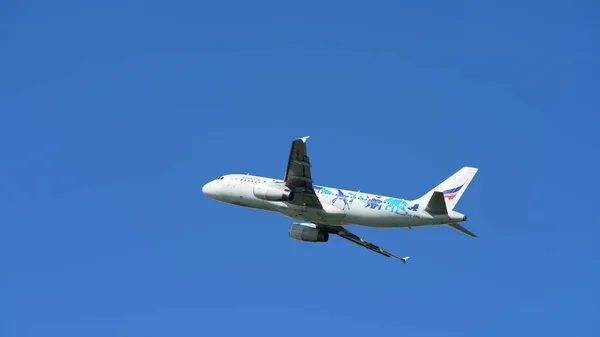 Airplane Flying Blue Sky — Stock Photo, Image