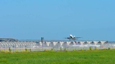Suvarnabhumi Uluslararası Havaalanı, Tayland, at varış turist otel 9 Ekim 2018 binmeden önce çeşitli taşıyıcılar bir göz atın.