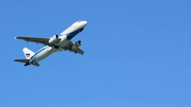 Suvarnabhumi Uluslararası Havaalanı, Tayland, at varış turist otel 9 Ekim 2018 binmeden önce çeşitli taşıyıcılar bir göz atın.