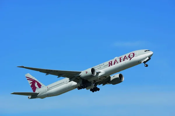 Avión Volando Cielo Azul — Foto de Stock