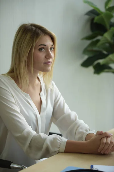 Portrait Beautiful Young Woman — Stock Photo, Image