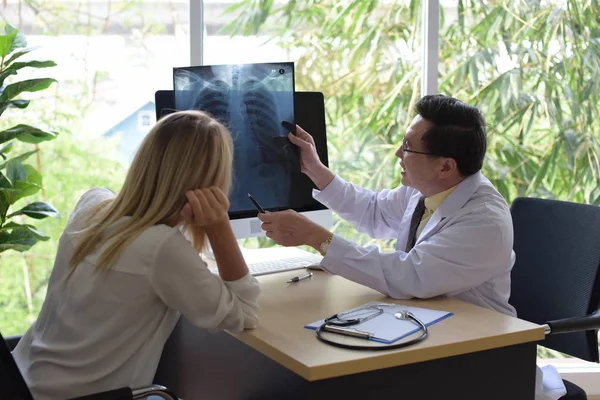 Doctor is talking with woman patient